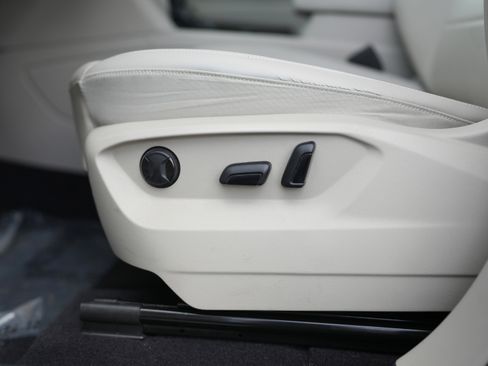 Certified 2022 Volkswagen Atlas SE w/ Black Wheel Package image 28