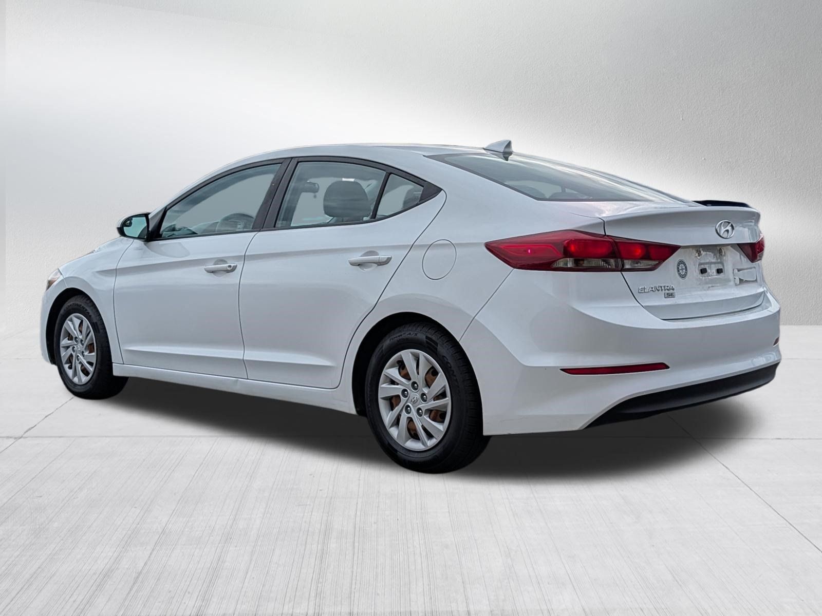 Used 2017 Hyundai Elantra SE FWD image 5