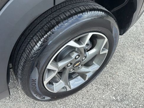 Used 2025 Chevrolet Trax LT FWD image 9