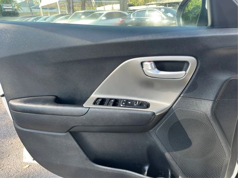 Used 2019 Kia Niro LX image 20