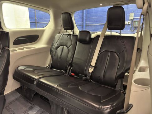 Used 2021 Chrysler Voyager Lxi image 23