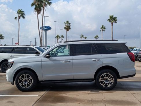 New 2025 Ford Expedition Active image 8