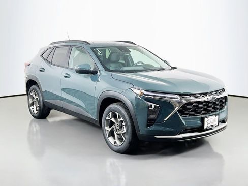 New 2026 Chevrolet Trax LT image 3