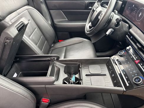 Used 2024 Hyundai Santa Fe Calligraphy image 22