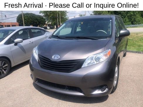 Used 2014 Toyota Sienna L FWD image 2