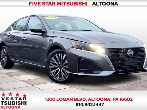 Used 2023 Nissan Altima 2.5 SV w/ SV Premium Package image 1