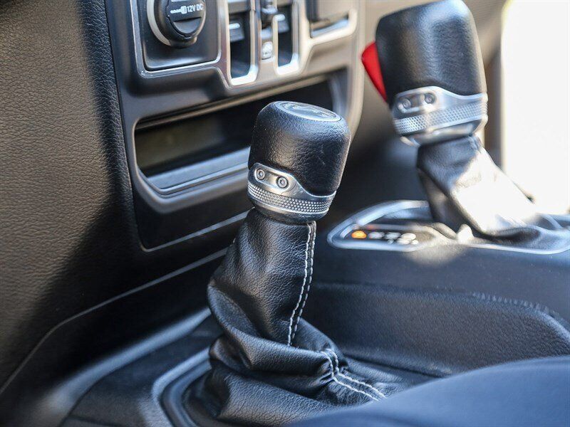Used 2019 Jeep Wrangler Unlimited Sahara AWD/4WD image 40