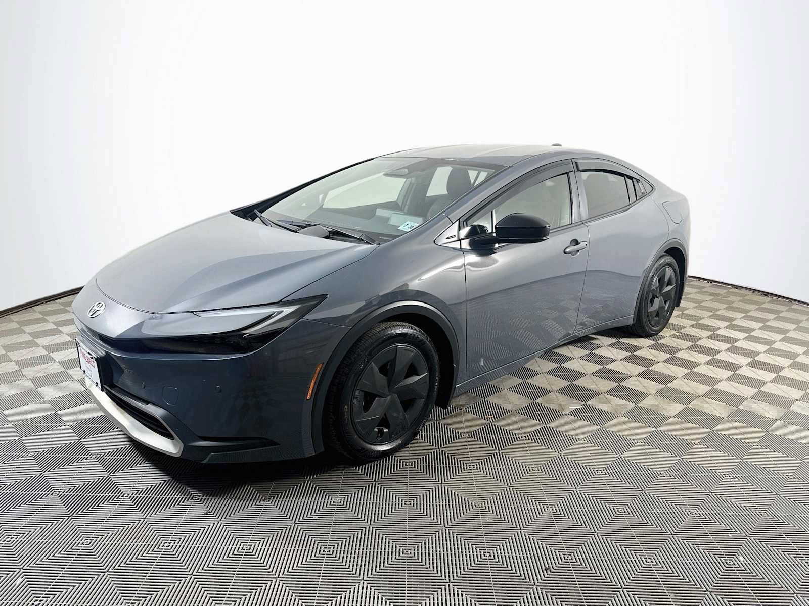 Used 2025 Toyota Prius Plug-In Hybrid FWD image 1