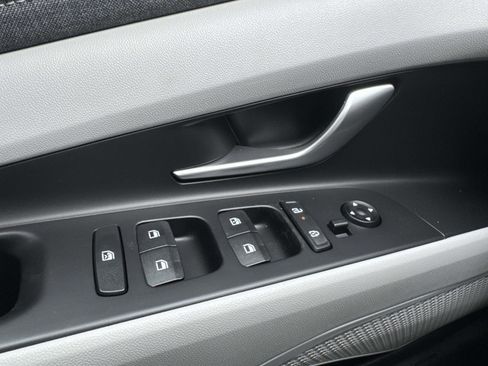 Certified 2025 Hyundai Elantra Limited image 14