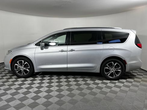 Used 2022 Chrysler Pacifica Pinnacle AWD/4WD image 8