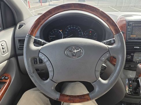 Used 2007 Toyota Sienna XLE Limited image 9