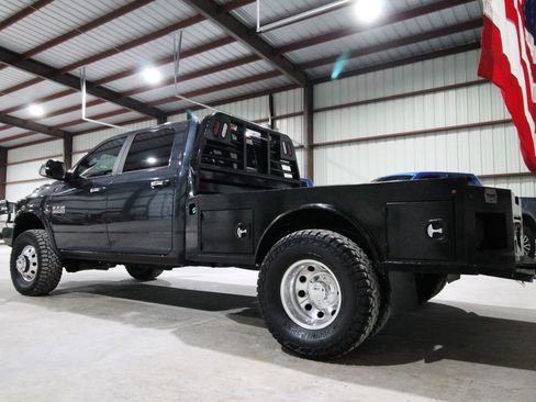 Used 2018 RAM 3500 Laramie w/ Convenience Group AWD/4WD image 8