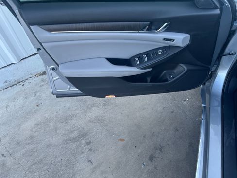 Used 2018 Honda Accord Touring image 11
