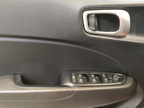 Used 2021 Hyundai Venue SE FWD image 27