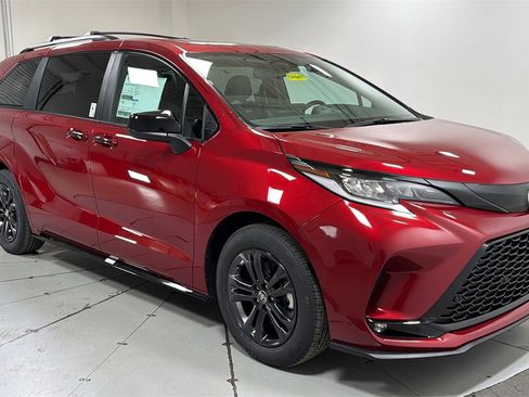 New 2026 Toyota Sienna XSE image 3