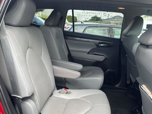 Used 2020 Toyota Highlander Platinum image 15