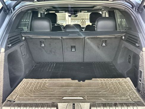 Used 2025 Land Rover Range Rover Sport image 18