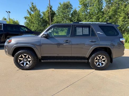 Used 2018 Toyota 4Runner TRD Off-Road w/ Convenience Package AWD/4WD image 2