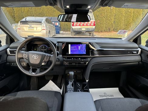 Used 2025 Toyota Camry LE image 15