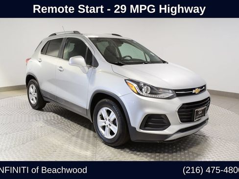 Used 2020 Chevrolet Trax LT FWD image 1
