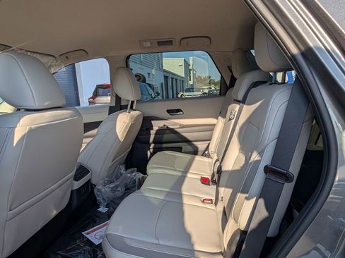 New 2026 Nissan Pathfinder SL FWD image 12
