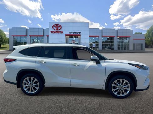 Used 2023 Toyota Highlander Limited image 4