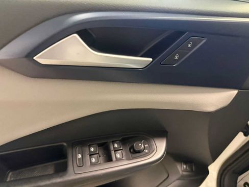 Certified 2023 Volkswagen Taos SE FWD image 21