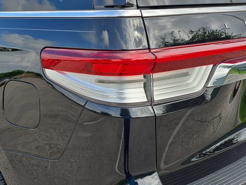 Used 2023 Lincoln Navigator Reserve AWD/4WD image 38