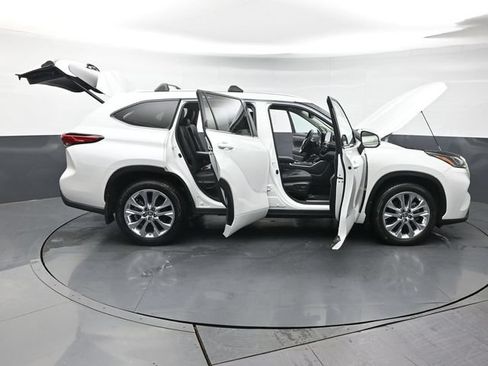 Used 2022 Toyota Highlander Limited AWD/4WD image 57