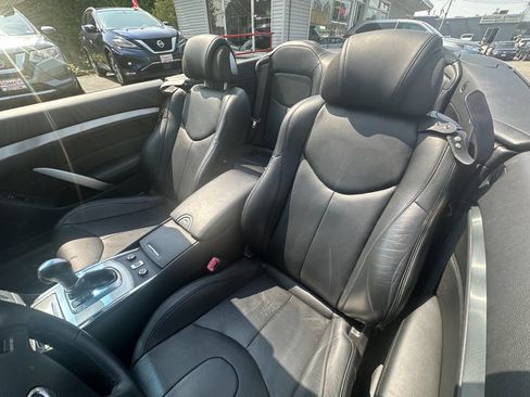 Used 2015 INFINITI Q60 Sport 2dr Convertible w/ Premium Package image 11