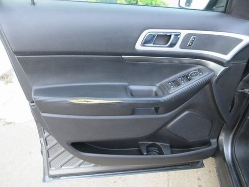 Used 2015 Ford Explorer XLT w/ Equipment Group 202A image 8