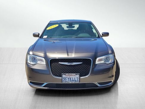 Used 2023 Chrysler 300 Touring RWD image 2