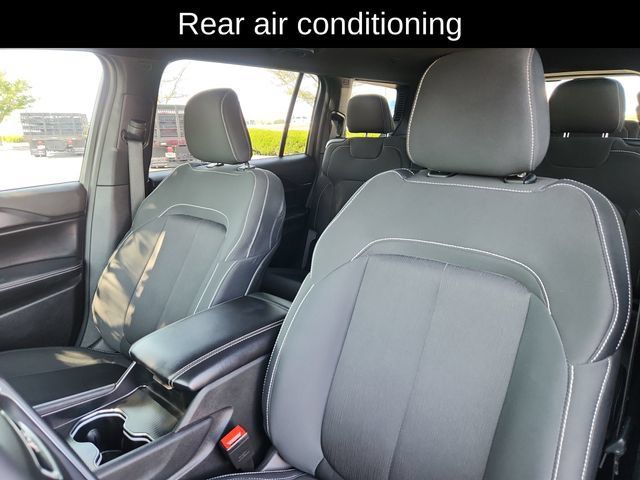 Used 2025 Jeep Grand Cherokee L Laredo w/ Luxury Tech Group I AWD/4WD image 23