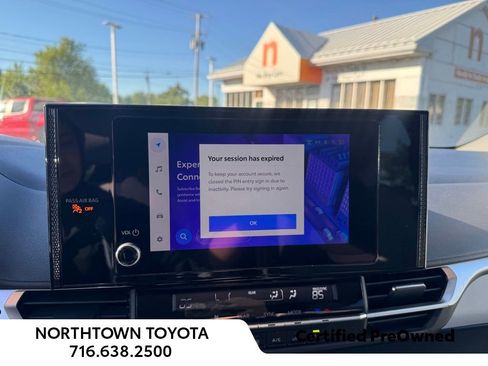 Used 2025 Toyota Sienna LE FWD image 29