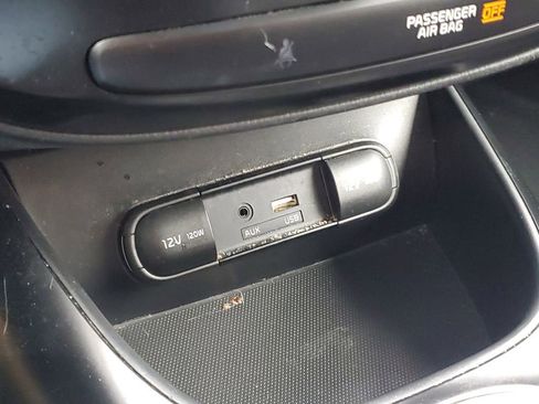 Used 2019 Kia Soul FWD image 17