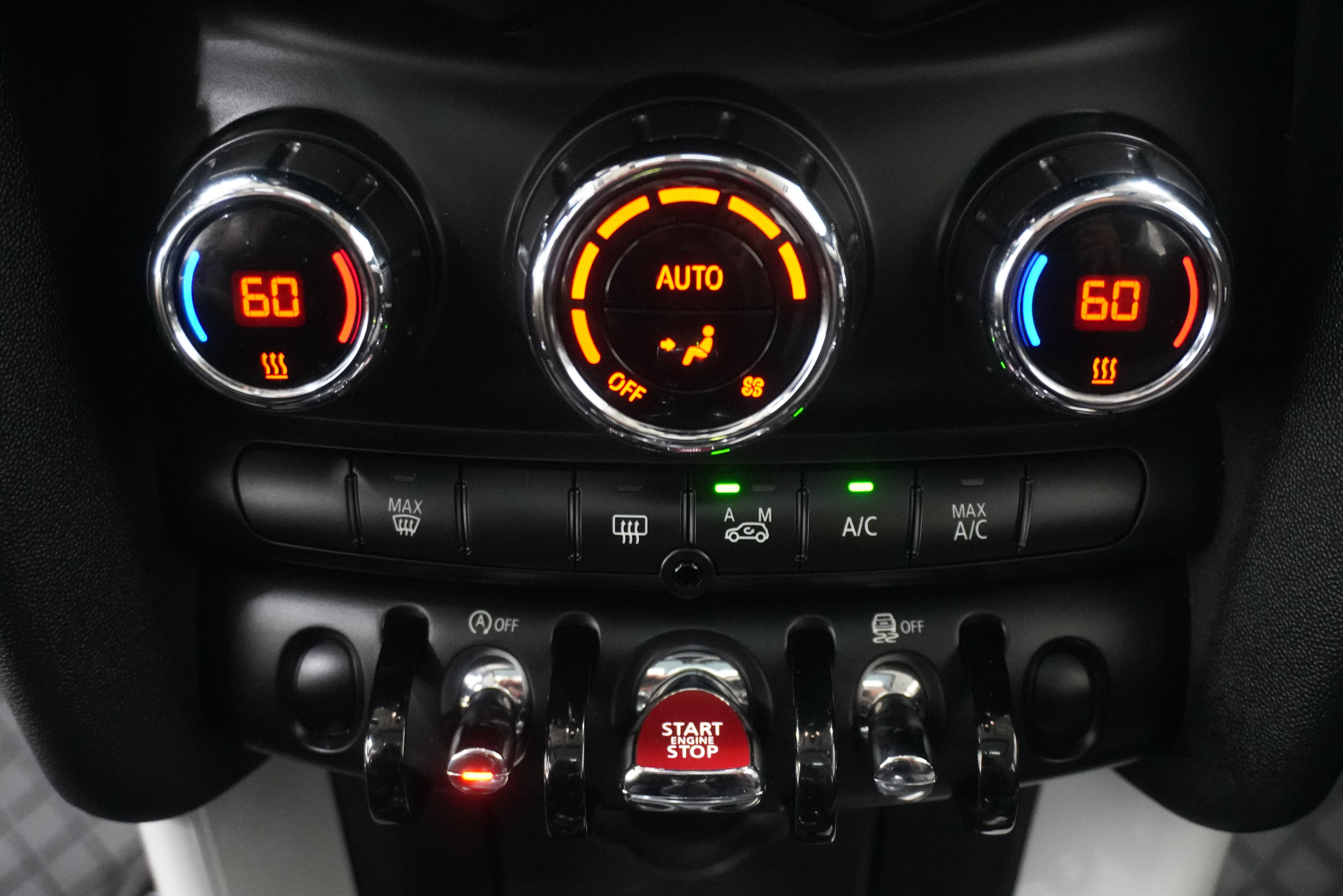 Used 2016 MINI Cooper 4-Door Hardtop FWD image 18