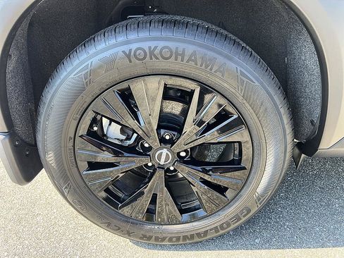 Certified 2023 Nissan Rogue SV w/ SV Premium B Package FWD image 11