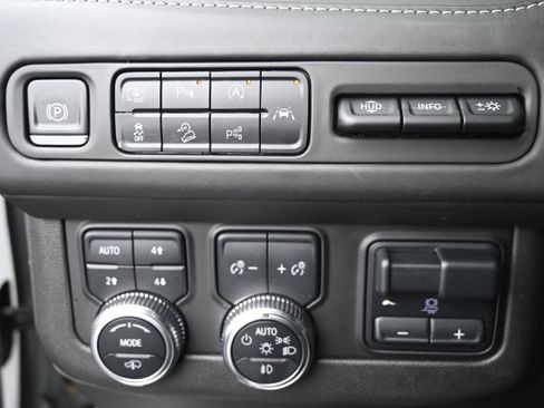 Used 2023 GMC Yukon Denali Ultimate image 30