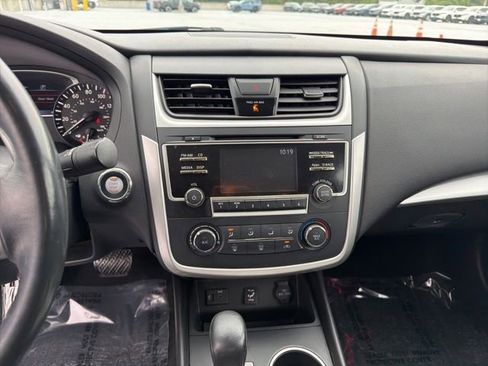 Used 2016 Nissan Altima 2.5 SR w/ Interior Lighting Package FWD image 11