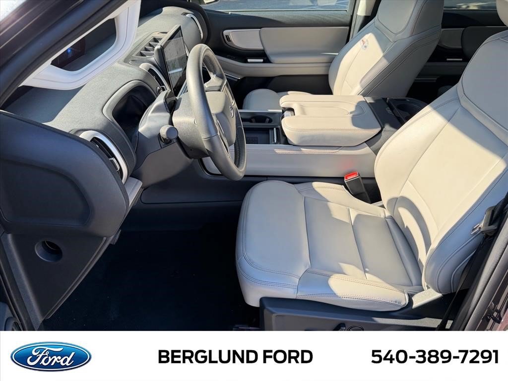 Used 2025 Ford Expedition Max Active AWD/4WD image 12