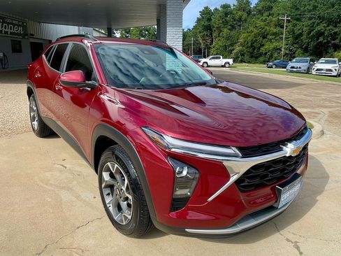 Certified 2024 Chevrolet Trax LT w/ Sunroof Package image 1