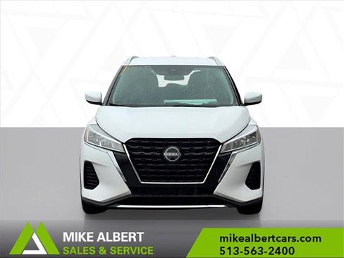 Used 2022 Nissan Kicks SV image 2