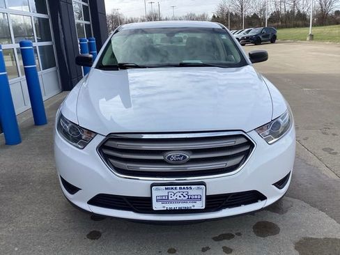 Used 2018 Ford Taurus SE image 3