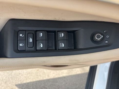 Used 2024 Jeep Grand Cherokee L Limited w/ Black Appearance Package image 34