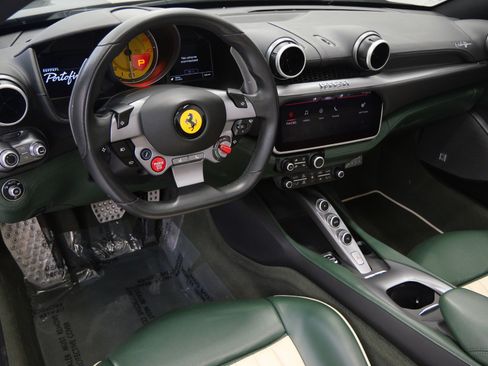 Used 2019 Ferrari Portofino RWD image 13