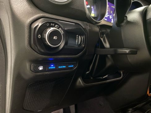 Used 2023 Jeep Wrangler Sahara w/ Cold Weather Group image 19