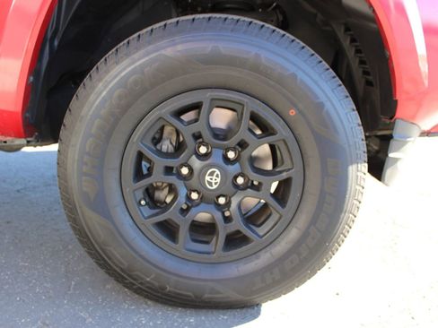 Used 2019 Toyota Tacoma SR5 image 17