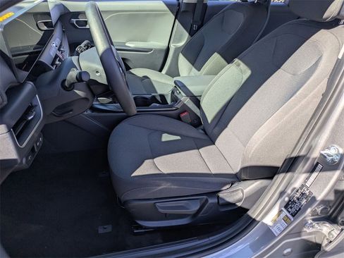 Used 2025 Kia K4 LXS image 14