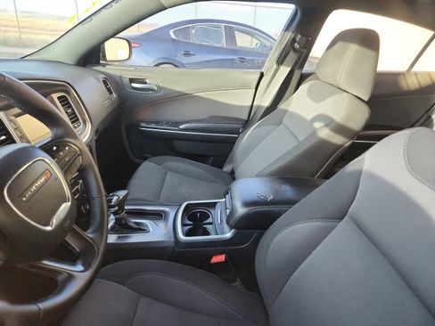 Used 2017 Dodge Charger SE w/ Popular Equipment Group image 3