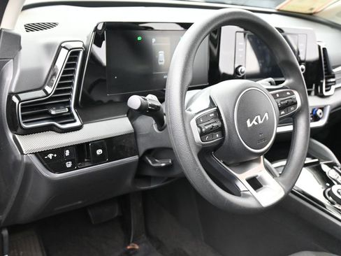 Used 2025 Kia Sportage LX image 14